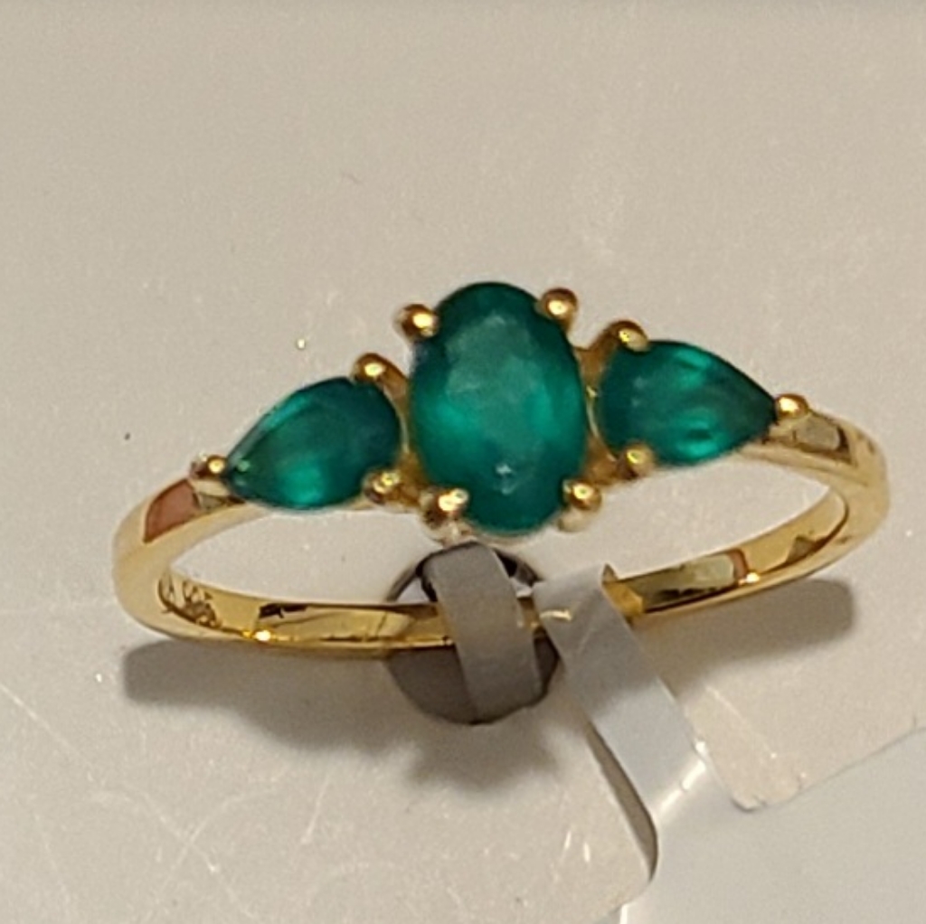 Elegant Gold And Green Gemstone Ring 55$